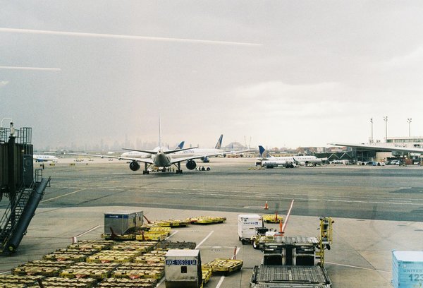 Craft cherished moments: the ultimate guide to planning a romantic private boat cruise on the thames